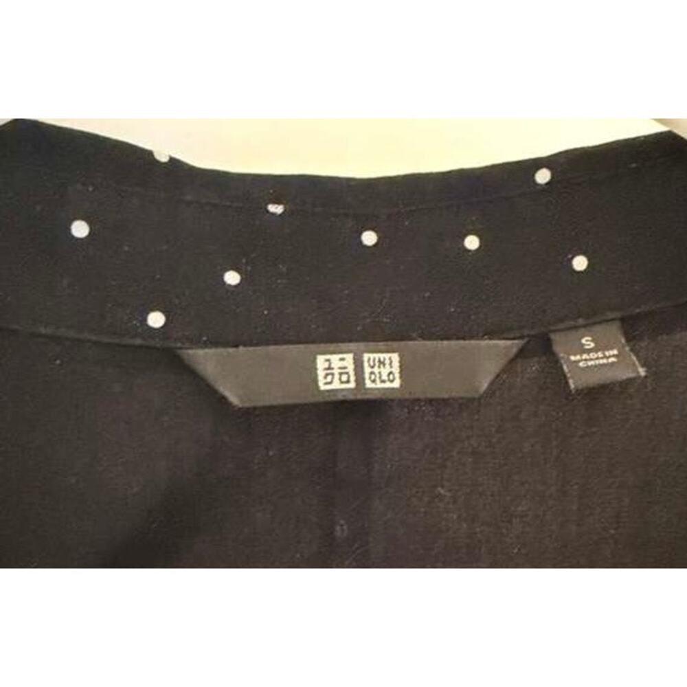 Uniqlo Rayon Blouse | Short Sleeve | mini dot print in Black sz. S - Picture 4 of 9